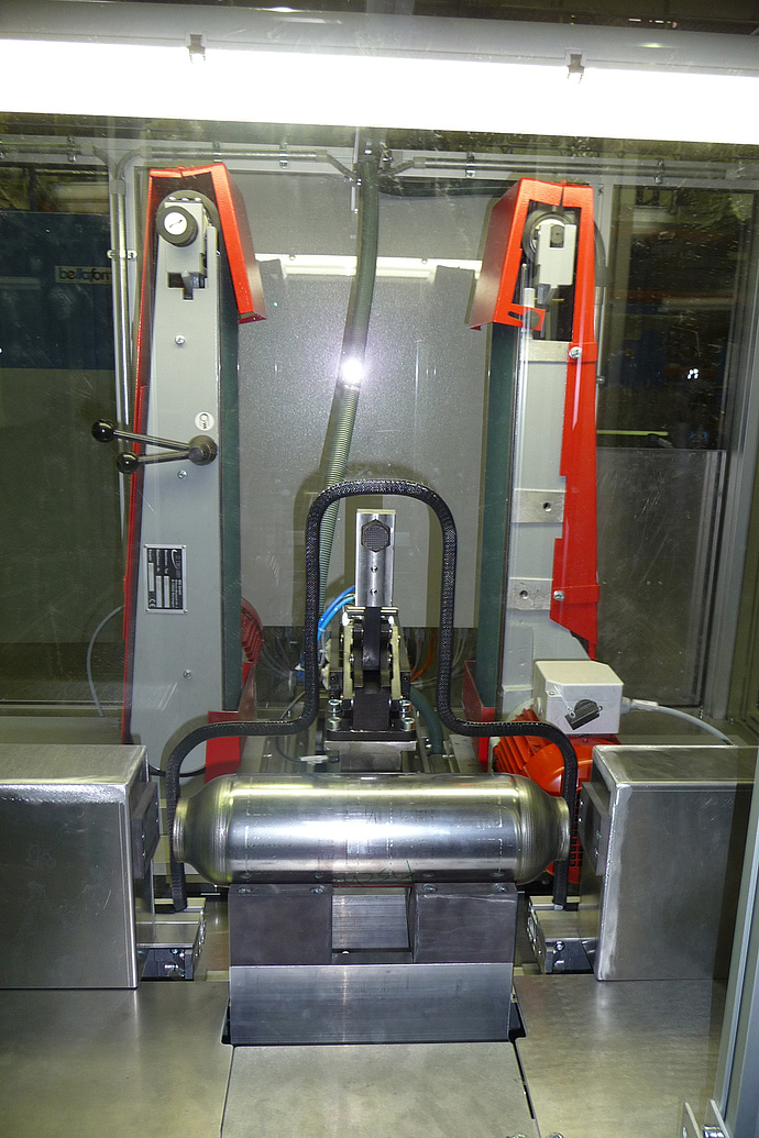 Schleifmaschine für Spinschalldämpfer, Pütz Prozessautomatisierung GmbH